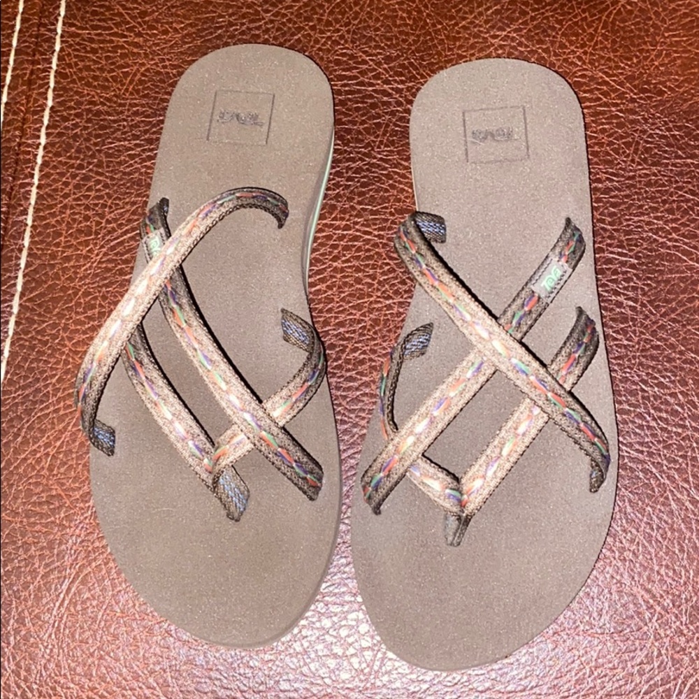 Women’s Teva flops